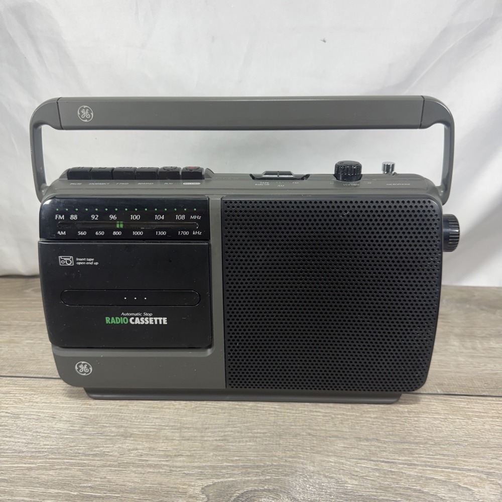 Vintage GE General Electric AM/FM Radio Cassette Player Model 3-5264A Works